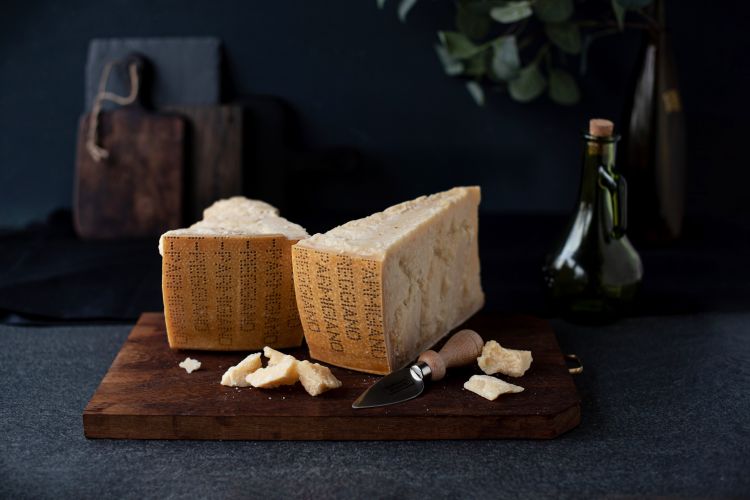 Come degustare correttamente il Parmigiano Reggiano? Lo scopriremo a Identit&agrave; Milano
