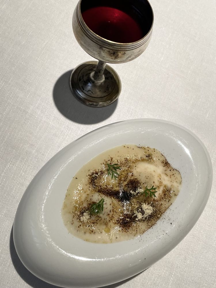 Pre-dessert: Finocchio in crema e una sottile gratinatura servito con un infuso al vin brulé
