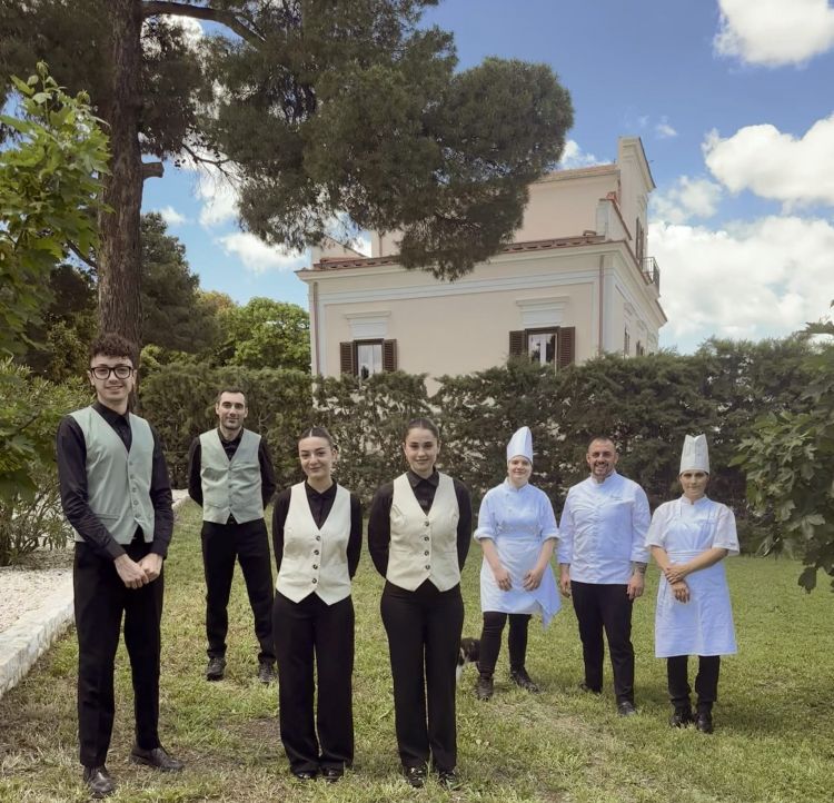 La grande squadra del ristorante Bramea, a Palazzo