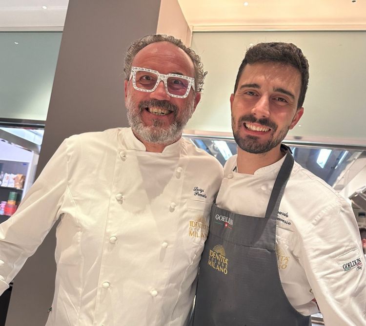 Lo chef Luigi Pomata in uno scatto con l'executive chef dell'hub, Edoardo Traverso