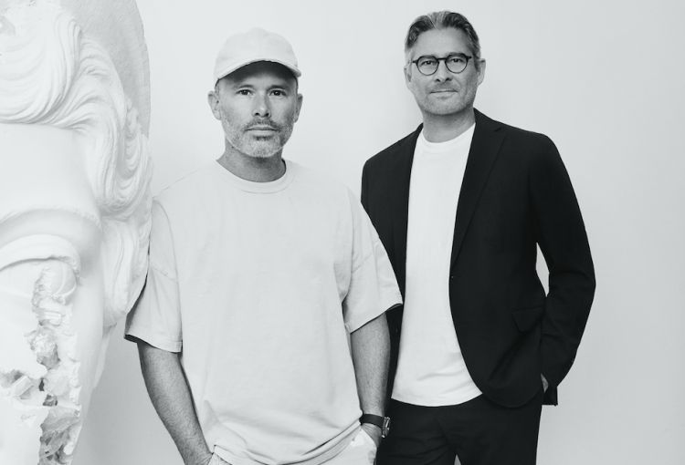 L'artista Daniel Arsham e lo chef de cave di Moët & Chandon Benoît Gouez
