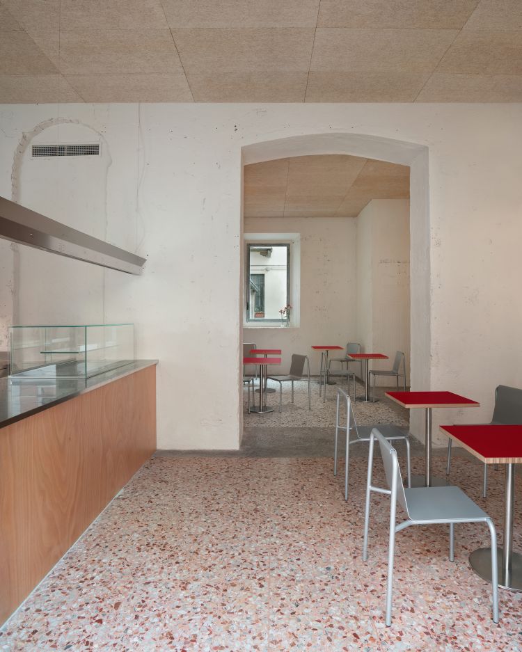 Gli spazi del nuovo negozio in via Mantova 13