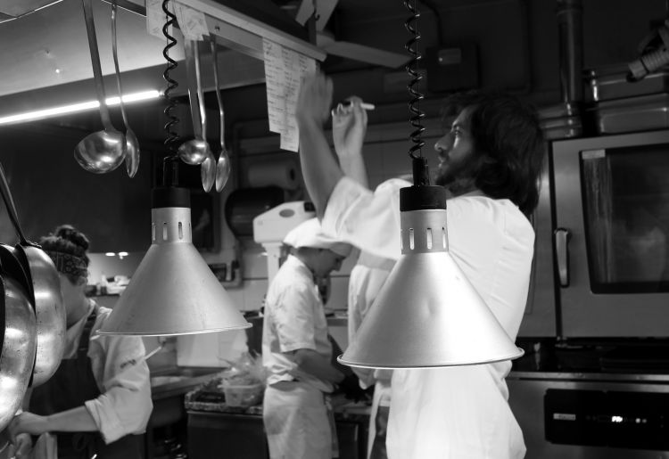 Lo chef Stefano Zanini nel suo regno