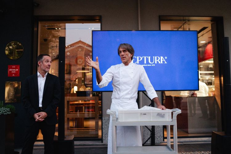 Chef Oldani al centro, insieme a Jordi Trias, CEO di Stolt Sea Farm