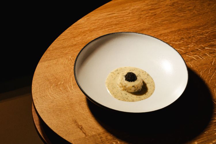 Sogliola al burro nocciola, salsa mugnaia e caviale Kristal