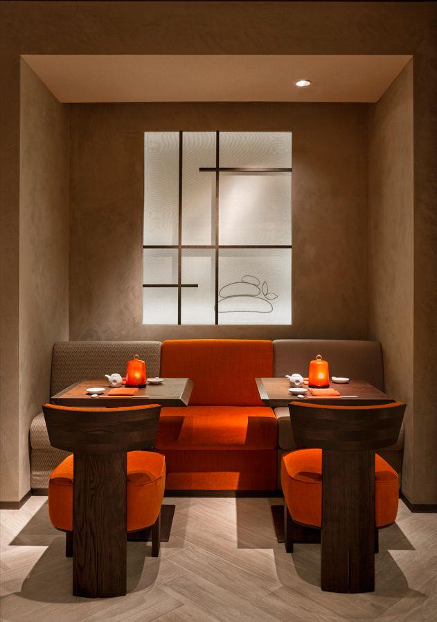 The setting at Nobu Milano reflects Giorgio Armani's essential style, as well as the characteristic features of the interior of a home or restaurant in Japan
