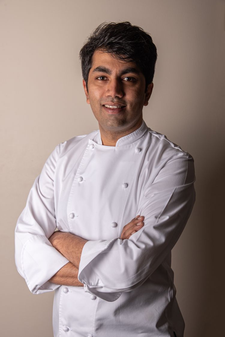 Lo chef Himanshu Saini del ristorante Trèsind Studio a Dubai: parteciperà a Identità Milano 2022 nella sezione Il Futuro è loro, venerdì 22 aprile alle ore 17,30 in SALA BLU 1
