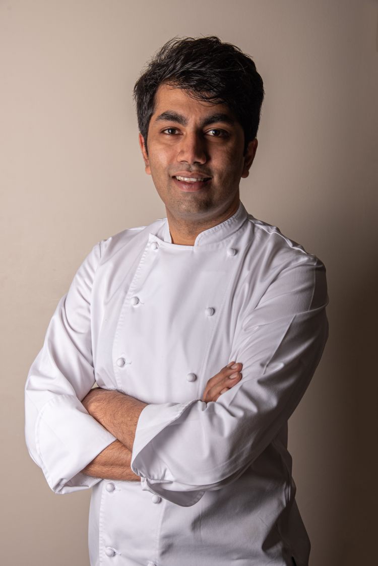 Lo chef Himanshu Saini del ristorante Trèsind Studio a Dubai: parteciperà a Identità Milano 2022 nella sezione Il Futuro è loro, venerdì 22 aprile alle ore 17,30 in SALA BLU 1
