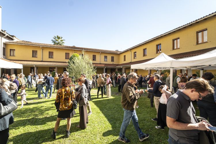 Il chiostro della Chiesa del Sacro Cuore a Milano ha ospitato il momento dell'aperitivo
