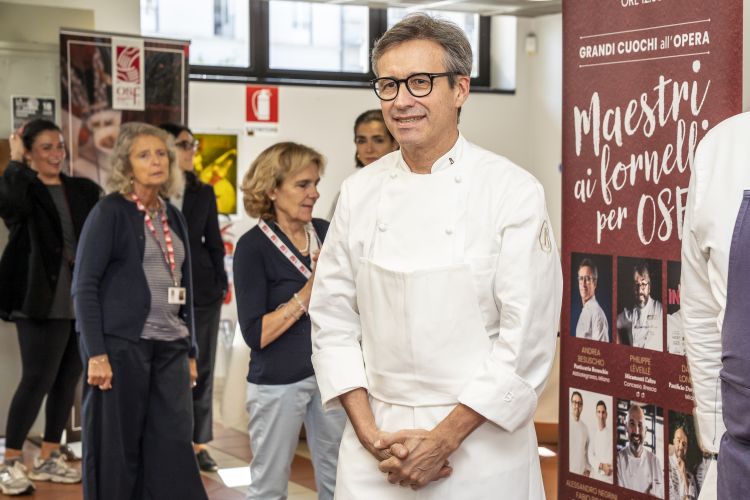 Il maestro Andrea Besuschio della pasticceria Besuschio ad Abbiategrasso (Pavia), che quest'anno celebra i suoi 180 anni d'attività
