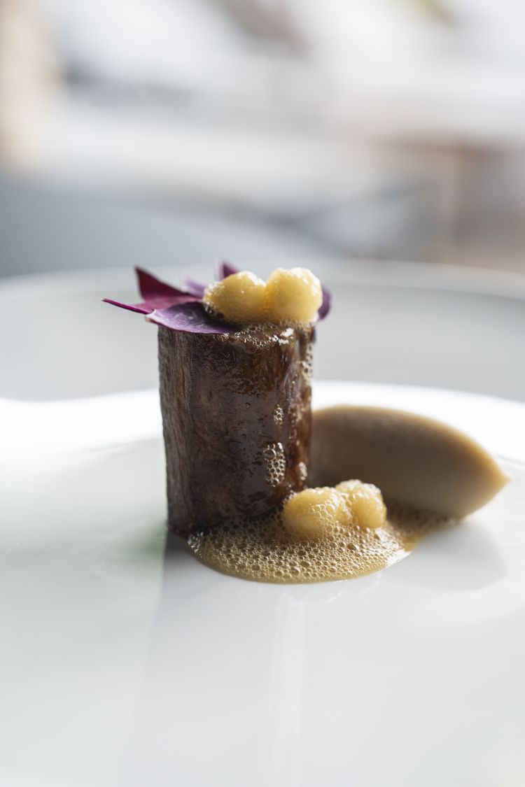 Capriolo, mela e cavolfiore