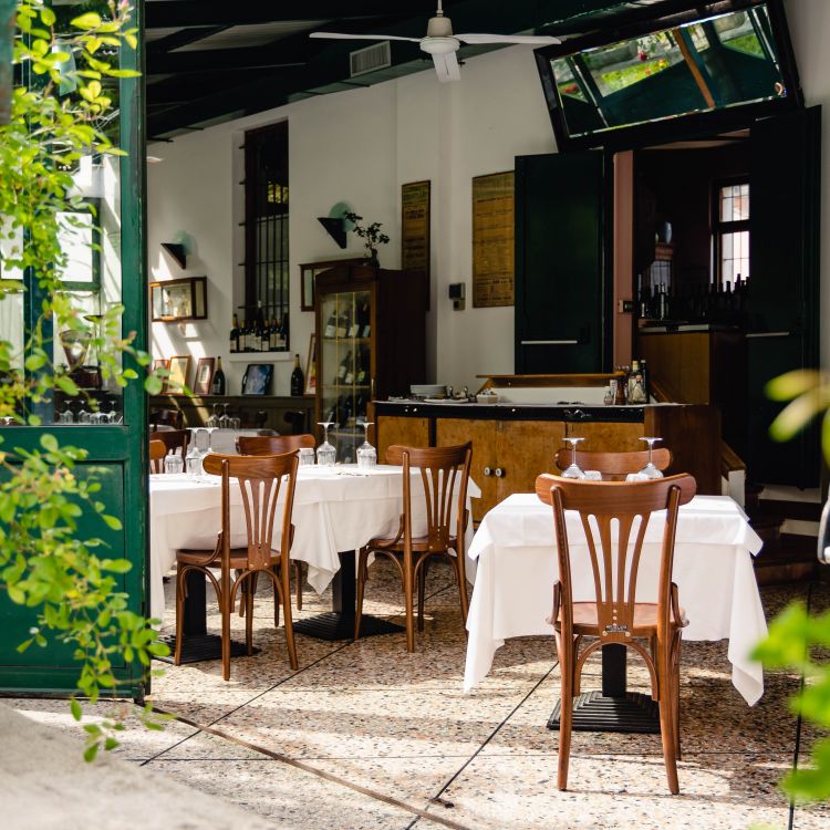 Uno scorcio della veranda di Osteria Grand Hotel a