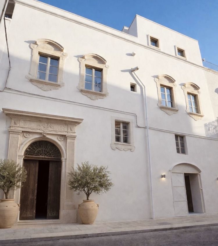Gli spazi esterni del&nbsp;Sant'Angelo a Ostuni
