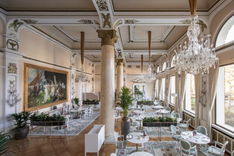 La sala da pranzo di Palace Merano, a Merano (Bolz