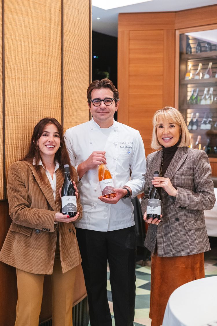 Serena Costanzo, enologa e seconda generazione dell'azienda&nbsp;Palmento Costanzo, Guido Paternollo, chef del ristorante Pellico 3 al Park Hyatt, Milano, e&nbsp;Valeria Agosta, fondatrice con suo marito Mimmo di Palmento Costanzo
