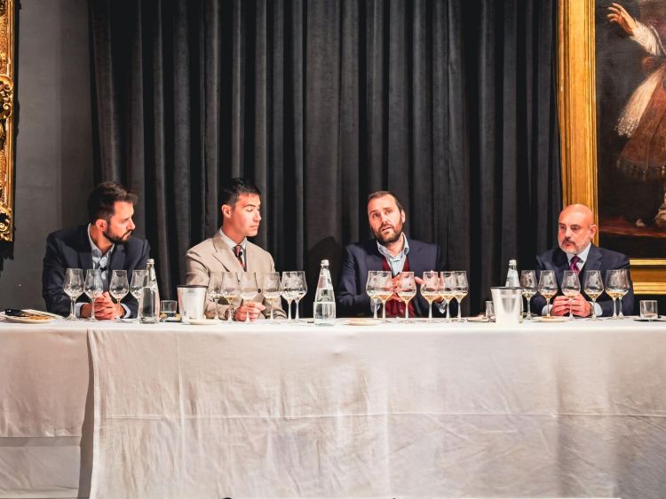 Da sinistra&nbsp;Charly Troilo,&nbsp;Business Development Manager at Mestrezat Grands Crus, Gabriele Gorelli, primo Master of Wine italiano,&nbsp;Lorenzo Pasquini,&nbsp;CEO di Ch&acirc;teau d&rsquo;Yquem&nbsp;e Alessandro Sarzi, socio dirigente e responsabile commerciale di Sarzi Amad&egrave;, n&eacute;gociant dello Ch&acirc;teau
