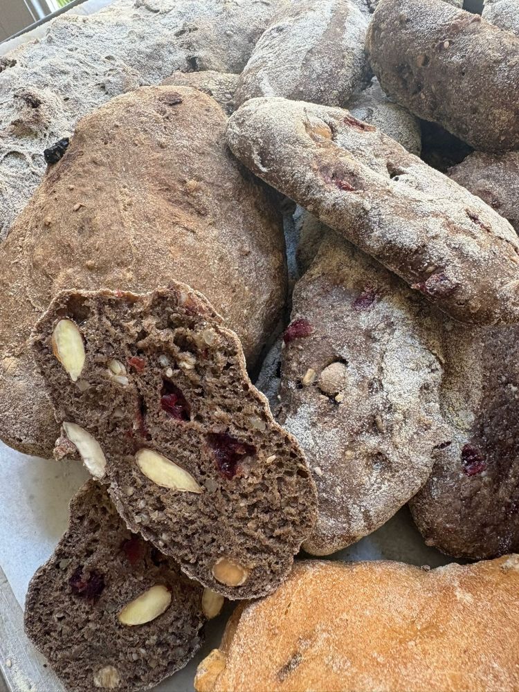 Pane al cioccolato e frutti rossi