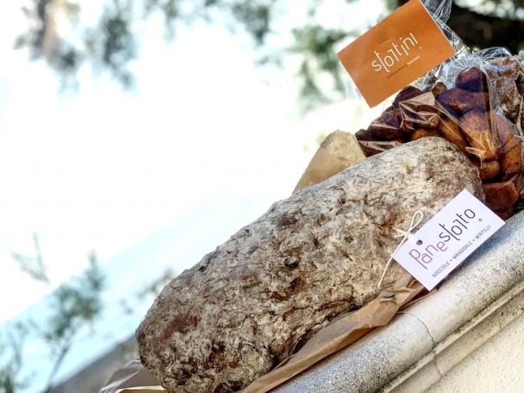 Il pane storto, prodotto di punta del laboratorio, che ha dato vita al progetto di Monica