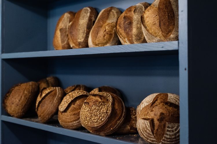 La selezione di pane nello store Pavé (le sedi sono due, in via Felice Casati 27 e in via della Commenda 25)
(foto @Liquirizia Studio)
