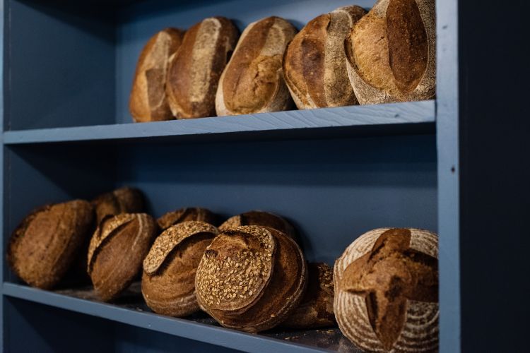 La selezione di pane nello store Pavé (le sedi sono due, in via Felice Casati 27 e in via della Commenda 25)
(foto @Liquirizia Studio)