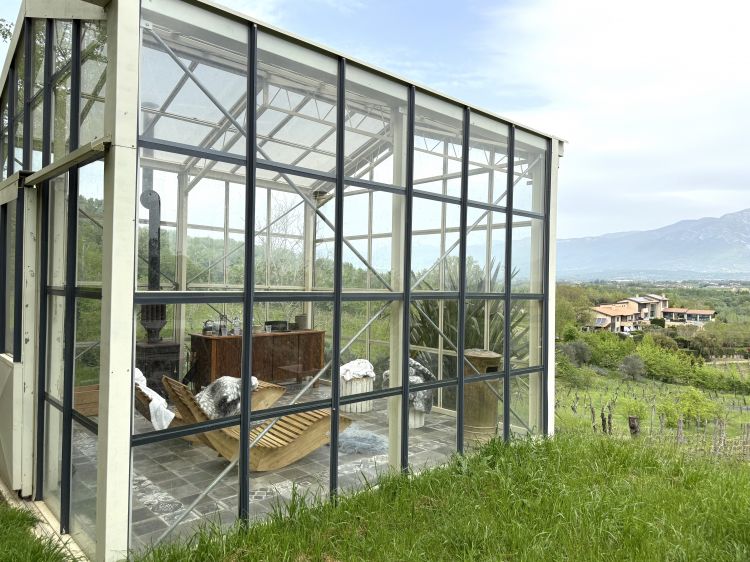 L'area relax immersa nel verde