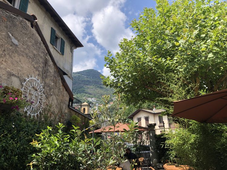 La vista dal giardino di Piazzetta Lake Como
