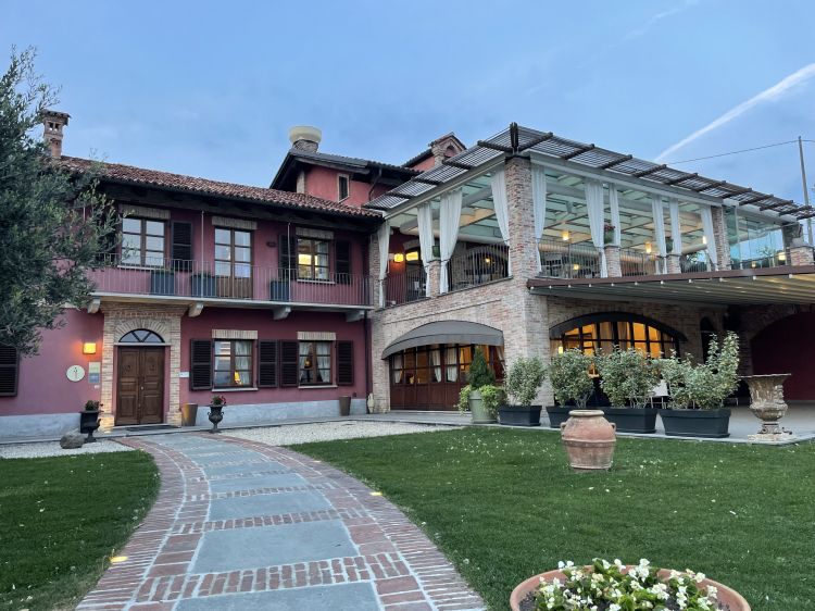 Il Relais La Madernassa al tramonto
