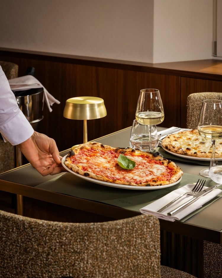 Eleganza e gusto da Federale 1855, per una pizza sottile in stile romana