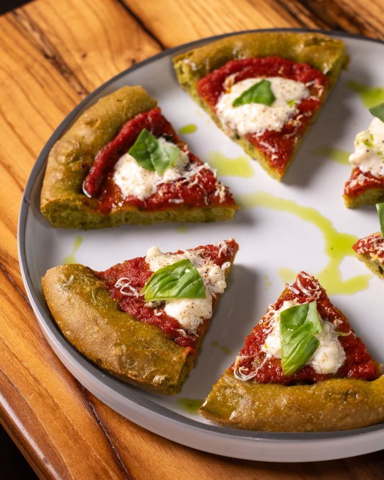 L'impasto al basilico della pizzeria Màdia
