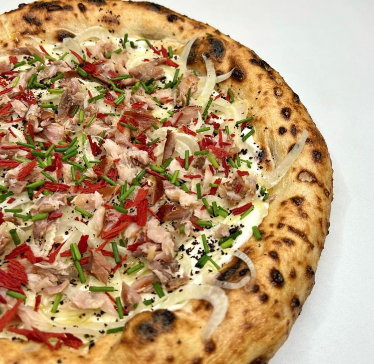 La Polvese della pizzeria Da Andrea a Perugia, con carpa affumicata del Lago Trasimeno