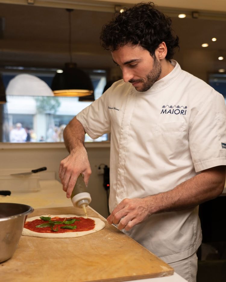Mani d'oro, talento da vendere e voglia di crescere: è Emanuele Riemma l'autore delle creazioni della pizzeria Maiori a Cagliari