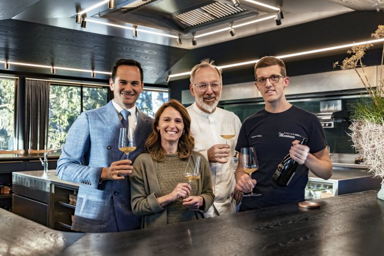 Da sinistra, Lukas Gerges, maître e sommelier di 