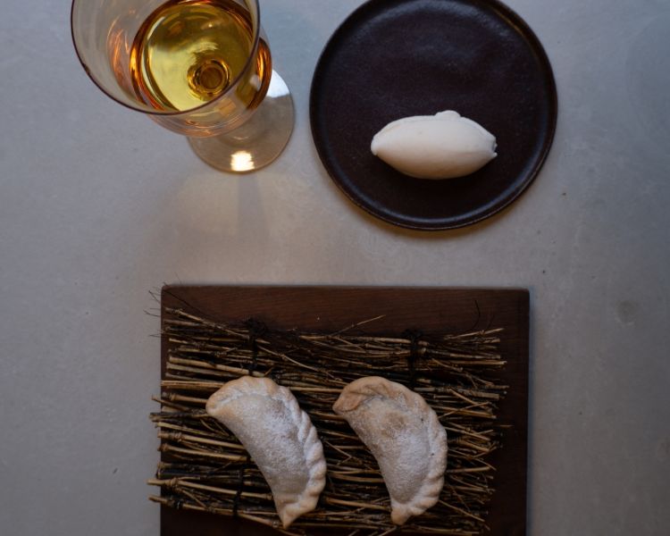 Empanadas alla zucca,&nbsp;gelato alla mostarda con Feral n.2
