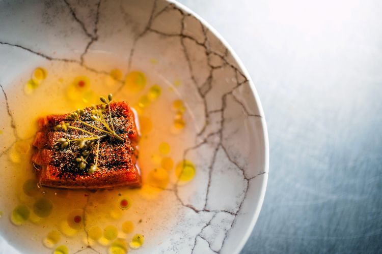 Tonno rosso kombujime, gazpacho fermentato e chiarificato, acidificato di umeboshi
