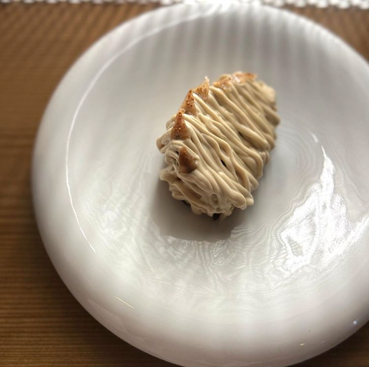 Verza maturata, anacardi e umeboshi di fichi acerbi
