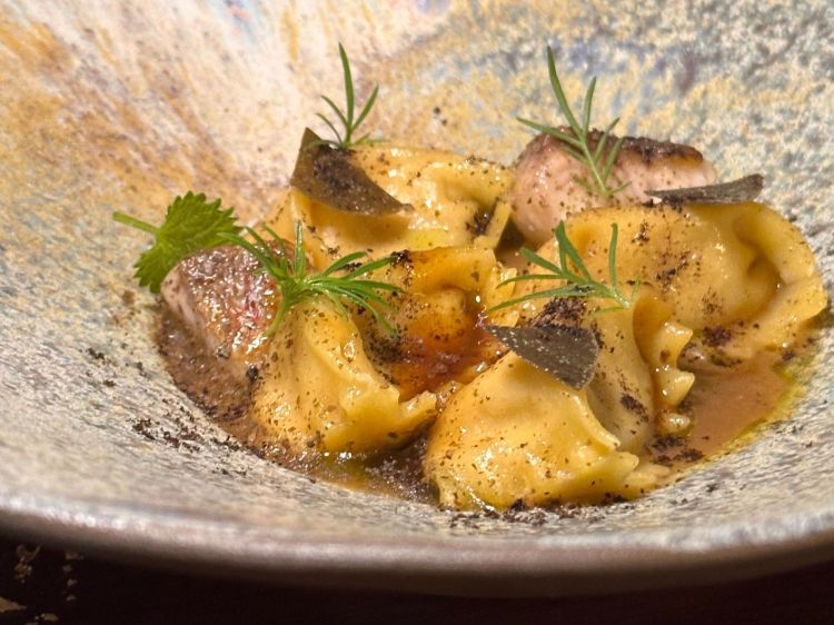 Gallina e gallinella - Plin ripieni di gallina, jus di gallinella e gallinella scottata