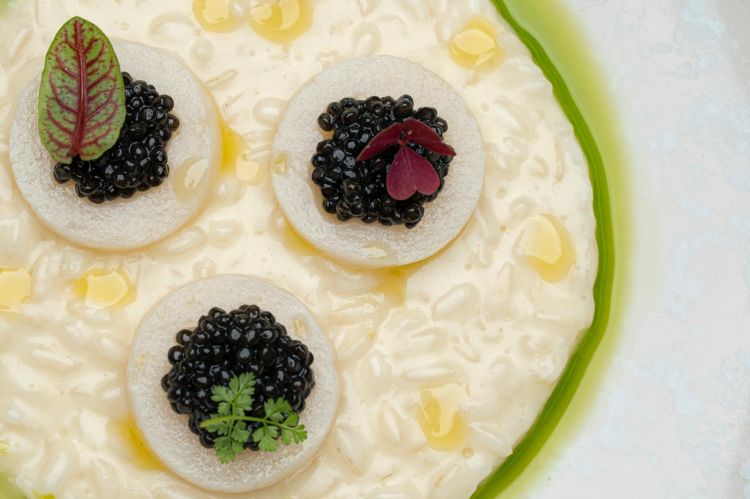 Risotto mantecato al burro di teste di scampo, agr