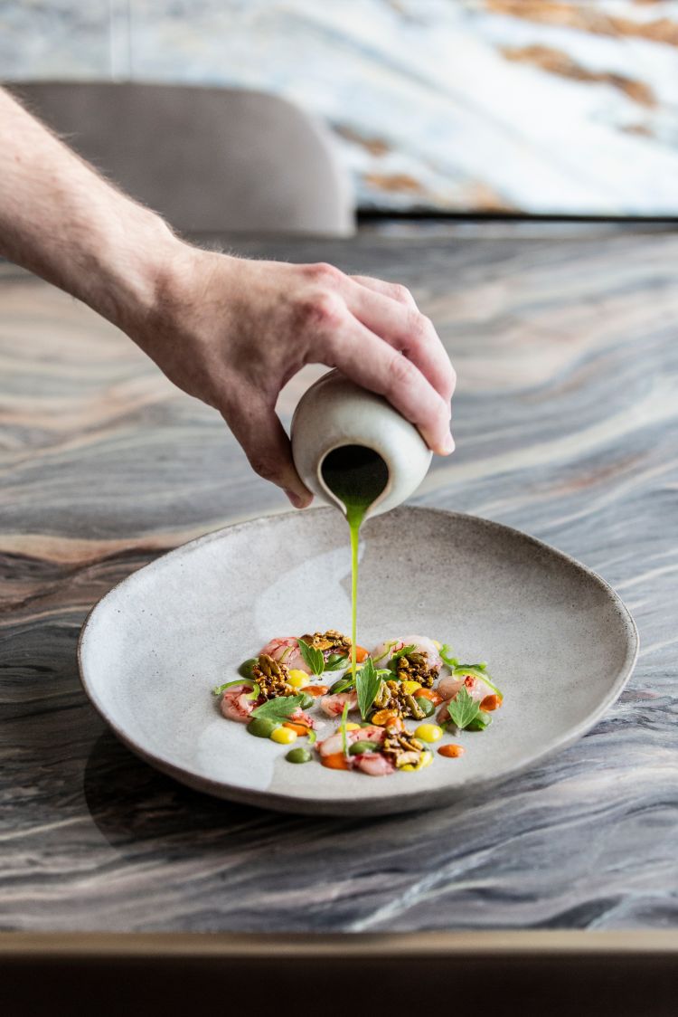 Gambero rosso con gazpacho di friggitelli e levistico