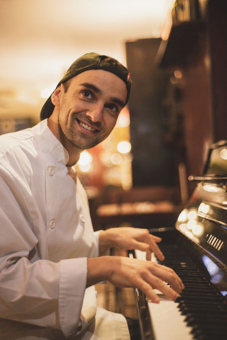 Lo chef Denis Iaccarini del ristorante Cantine Morbelli, a Ivrea (Torino)
