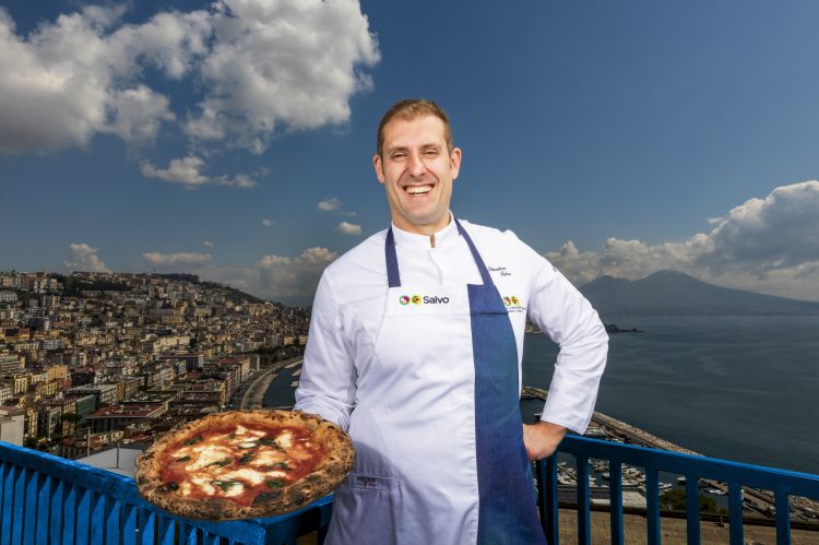 Salvatore Salvo, maestro pizzaiolo della pizzeria 