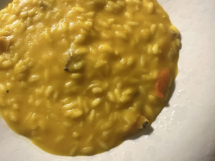 Risotto ai fasolari e dragoncello con crema di carote e pompelmo rosa
