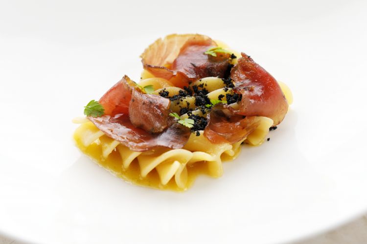 Il Fusillone con pomodoro giallo, bresaola di tonn