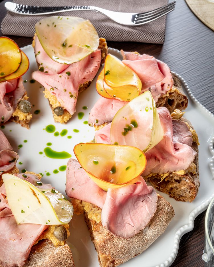 Un grande classico di Sestogusto: la Vitello Tonnato. Foto di Davide Dutto