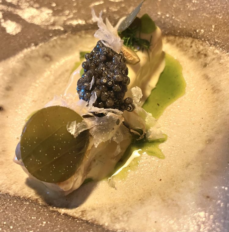 Anguilla alla mugnaia - anguilla, katsuobushi di anguilla, levistico, variazione di capperi e caviale beluga