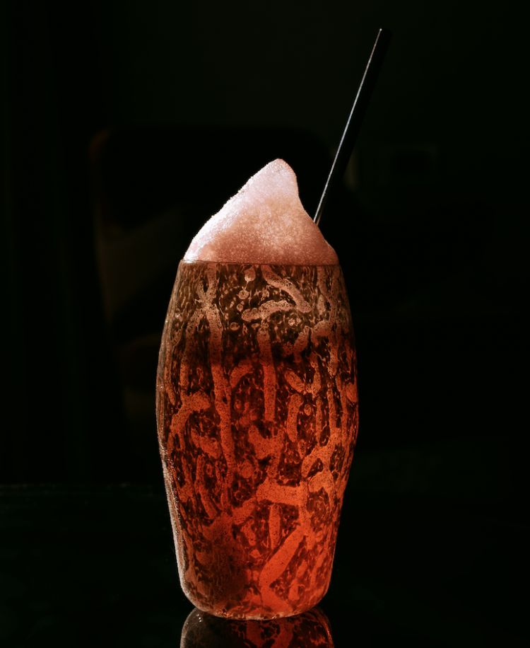 Il drink Canal Art è ispirato a Bansky e realizzato con Vida Mezcal, Fino Sherry, Briottet Orange Curacao, cordiale della casa di carciofo, bitter al pompelmo, succo di lime 
