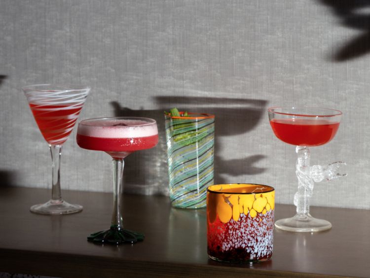 La preziosa collezione di bicchieri per i signature cocktail di Arts Bar
