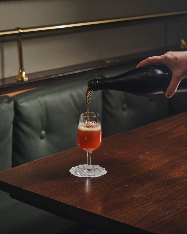Uno dei drink a base di Pimm's, l'iconico tonico digestivo britannico ideato a Londra nel 1840 da James Pimm