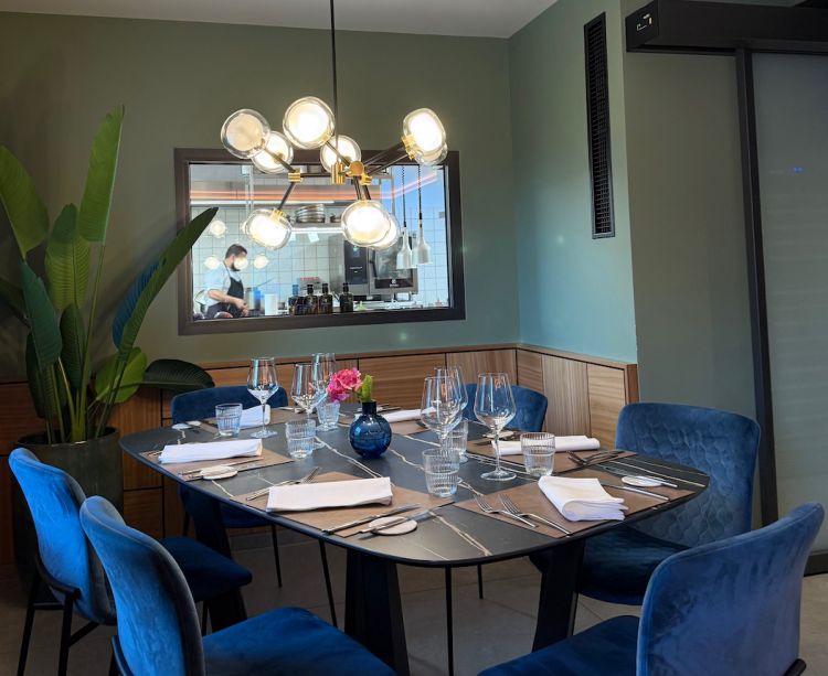 La sala del ristorante 3Vie dal design contemporaneo