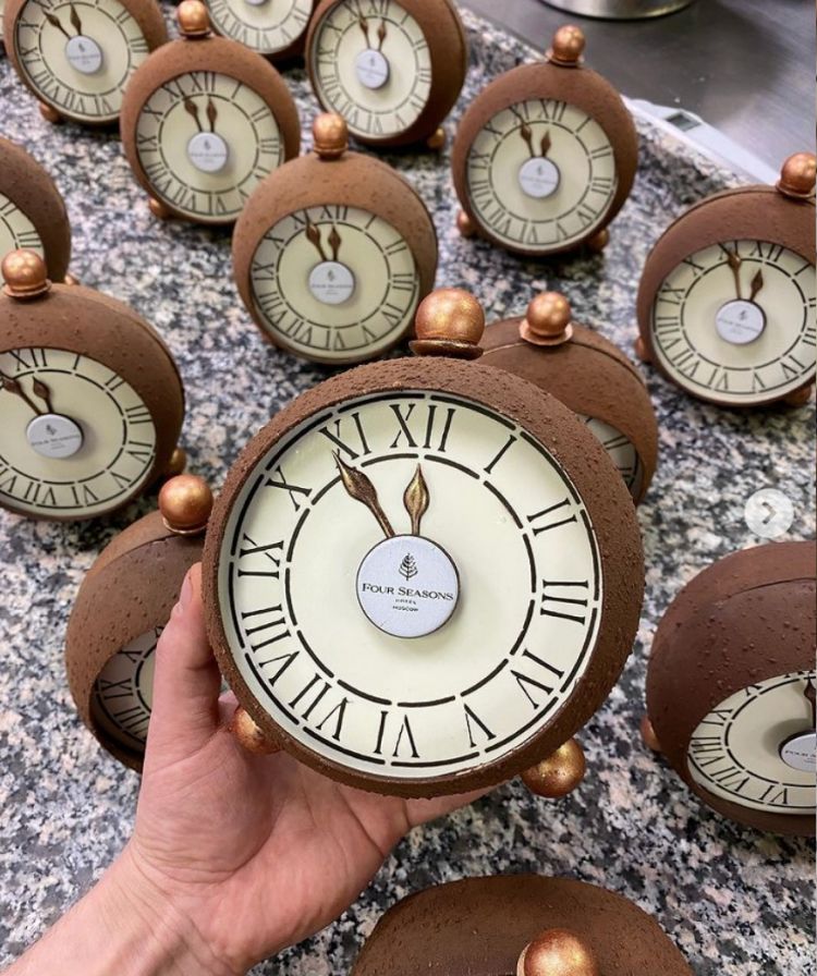 L'orologio che contiene tartufi dolci del Four Seasons di Mosca
