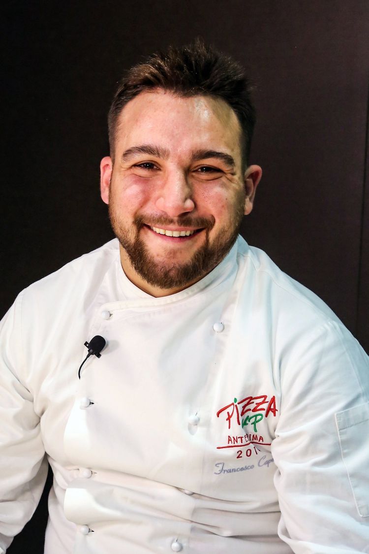 Il pizzaiolo Francesco Capece della pizzeria La Locanda dei Feudi a Pezzano (Salerno): sarà presente all'appuntamento Identità di Cocktail,al fianco del bartender Mario Ventura di Emanuel Cafè, in programma domenica 26 settembre alle ore 12,50